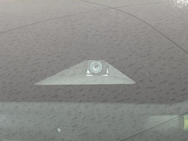 ノート Ｘ　禁煙車　ＳＤナビ　エマージェンシーブレーキ　Ｂｌｕｅｔｏｏｔｈ　バックカメラ　ＥＴＣ　ＬＥＤヘッド　クリアランスソナー　スマートキー　オートエアコン　オートライト　衝突安全ボディ　盗難防止システム（6枚目）