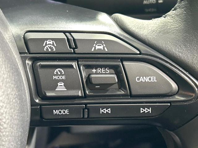 ヤリスクロス ハイブリッドＺ　２トーンカラー　純正８型ナビ　全周囲カメラ　シ－トヒ－タ－　ハ－フレザ－シ－ト　セ－フティセンス　レーダークルーズコントロール　ＢＳＭ　ドラレコ　ＥＴＣ　ＬＥＤヘッドライト　禁煙車　ワンオーナー（7枚目）