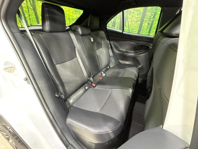 ヤリスクロス ハイブリッドＺ　２トーンカラー　純正８型ナビ　全周囲カメラ　シ－トヒ－タ－　ハ－フレザ－シ－ト　セ－フティセンス　レーダークルーズコントロール　ＢＳＭ　ドラレコ　ＥＴＣ　ＬＥＤヘッドライト　禁煙車　ワンオーナー（9枚目）