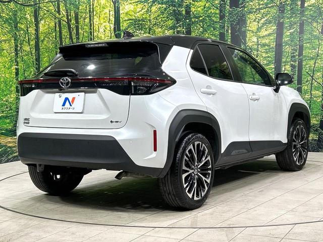 ヤリスクロス ハイブリッドＺ　２トーンカラー　純正８型ナビ　全周囲カメラ　シ－トヒ－タ－　ハ－フレザ－シ－ト　セ－フティセンス　レーダークルーズコントロール　ＢＳＭ　ドラレコ　ＥＴＣ　ＬＥＤヘッドライト　禁煙車　ワンオーナー（17枚目）