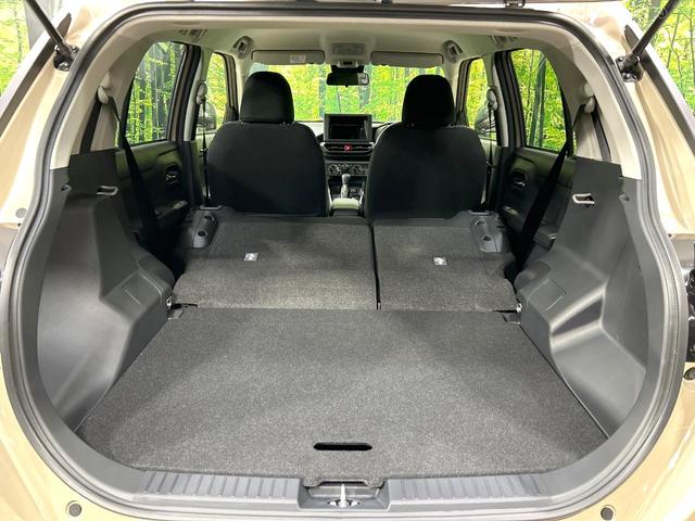 ���i�̂���������ʋ΁A���}���ɏ\���ȉ׎��X�y�[�X���m�ۂ��Ă���܂��B�Z�J���h�V�[�g��|���ƁA�傫�ȉו��̐ύڂ��\�ł���