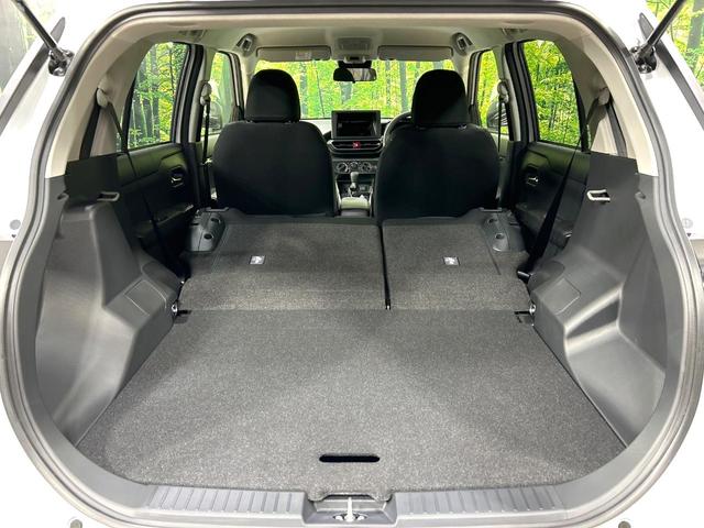 ���i�̂���������ʋ΁A���}���ɏ\���ȉ׎��X�y�[�X���m�ۂ��Ă���܂��B�Z�J���h�V�[�g��|���ƁA�傫�ȉו��̐ύڂ��\�ł���