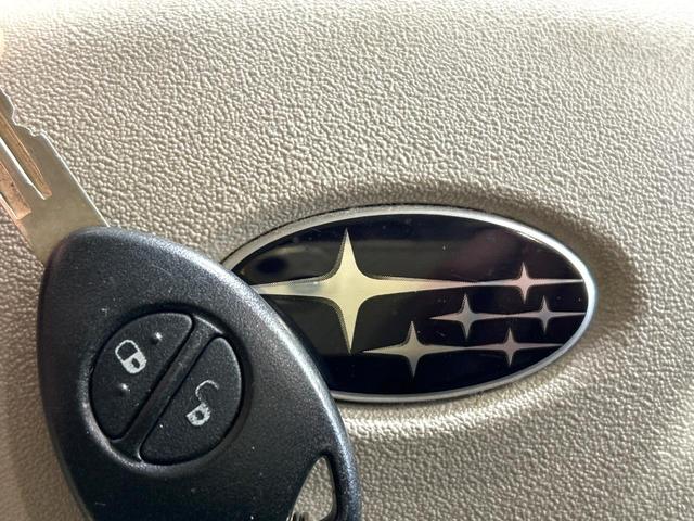 ステラ L 禁煙車 CDオーディオ キ-レスエントリ- 電動格納ミラー CD再生 シートアンダーボックス 盗難防止システム 衝突安全ボディ ドアバイザー ヘッドライトレベライザー トラクションコントロール(4枚目)