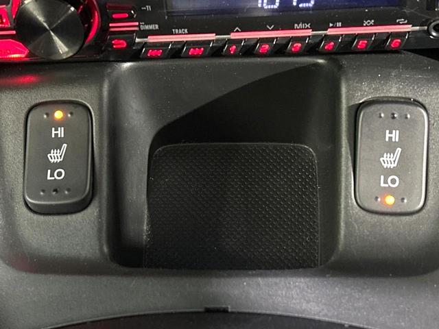 フィットハイブリッド ナビプレミアムセレクション　ガラスル－フ　純正ナビ　バックカメラ　クルーズコントロール　シ－トヒ－タ－　ＨＩＤヘッドライト　ＥＴＣ　純正１５インチＡＷ　スマートキー　パドルシフト　オートエアコン　ＣＤ／ＤＶＤ再生　地デジ　禁煙車（6枚目）