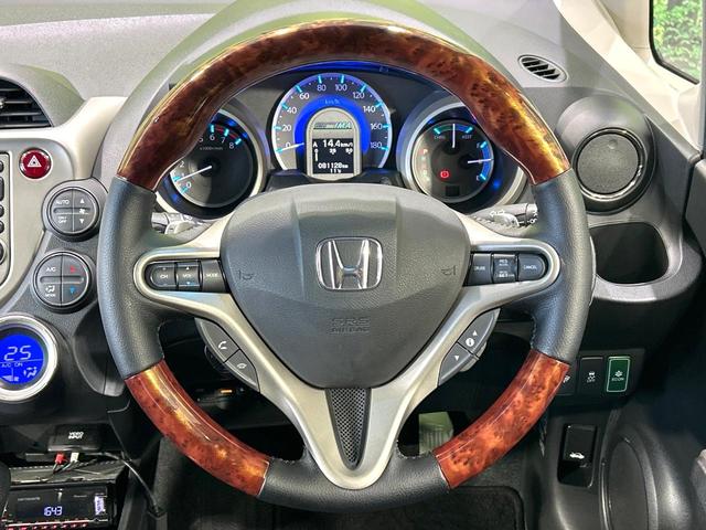 フィットハイブリッド ナビプレミアムセレクション　ガラスル－フ　純正ナビ　バックカメラ　クルーズコントロール　シ－トヒ－タ－　ＨＩＤヘッドライト　ＥＴＣ　純正１５インチＡＷ　スマートキー　パドルシフト　オートエアコン　ＣＤ／ＤＶＤ再生　地デジ　禁煙車（11枚目）