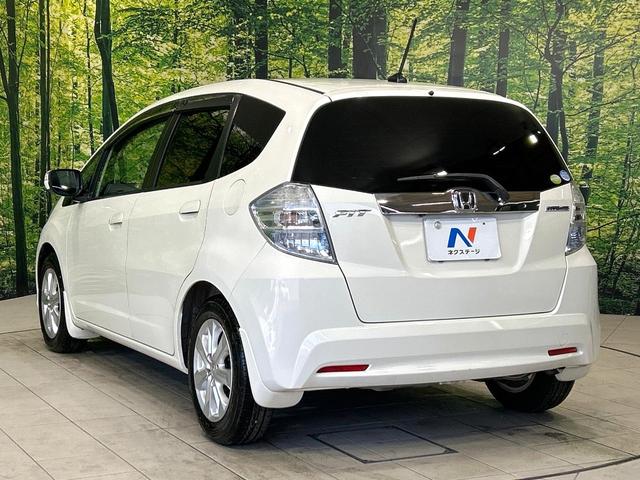 フィットハイブリッド ナビプレミアムセレクション　ガラスル－フ　純正ナビ　バックカメラ　クルーズコントロール　シ－トヒ－タ－　ＨＩＤヘッドライト　ＥＴＣ　純正１５インチＡＷ　スマートキー　パドルシフト　オートエアコン　ＣＤ／ＤＶＤ再生　地デジ　禁煙車（22枚目）