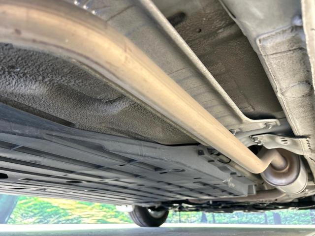 フィットハイブリッド ナビプレミアムセレクション　ガラスル－フ　純正ナビ　バックカメラ　クルーズコントロール　シ－トヒ－タ－　ＨＩＤヘッドライト　ＥＴＣ　純正１５インチＡＷ　スマートキー　パドルシフト　オートエアコン　ＣＤ／ＤＶＤ再生　地デジ　禁煙車（32枚目）