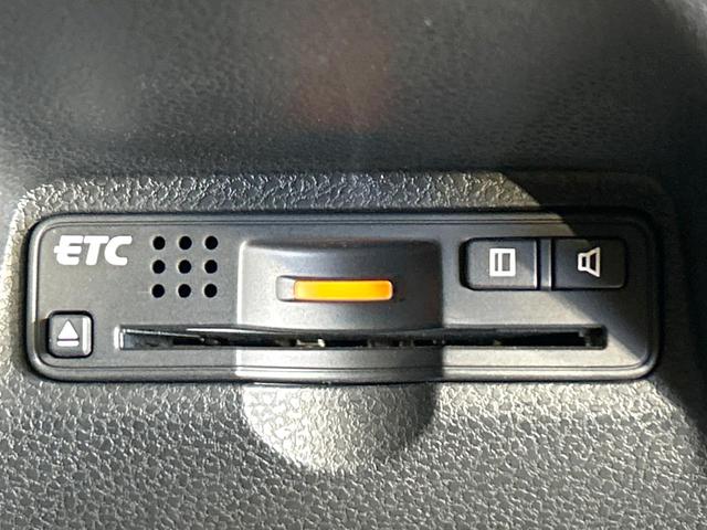 フィットハイブリッド ナビプレミアムセレクション　ガラスル－フ　純正ナビ　バックカメラ　クルーズコントロール　シ－トヒ－タ－　ＨＩＤヘッドライト　ＥＴＣ　純正１５インチＡＷ　スマートキー　パドルシフト　オートエアコン　ＣＤ／ＤＶＤ再生　地デジ　禁煙車（37枚目）