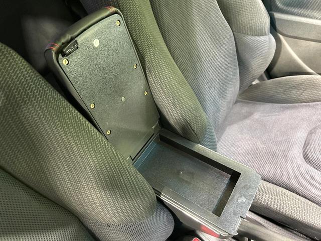 フィットハイブリッド ナビプレミアムセレクション　ガラスル－フ　純正ナビ　バックカメラ　クルーズコントロール　シ－トヒ－タ－　ＨＩＤヘッドライト　ＥＴＣ　純正１５インチＡＷ　スマートキー　パドルシフト　オートエアコン　ＣＤ／ＤＶＤ再生　地デジ　禁煙車（50枚目）