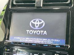 【メーカー純正９型ナビ】インテリアに溶け込むスタイリッシュな「専用設計」メーカーナビを装備♪視認性や操作性など基本性能にも優れ、より上質なカーライフをお楽しみいただけます。 3