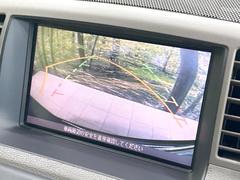 【バックカメラ】駐車時に後方がリアルタイム映像で確認できます。大型商業施設や立体駐車場での駐車時や、夜間のバック時に大活躍！運転スキルに関わらず、今や必須となった装備のひとつです！ 4