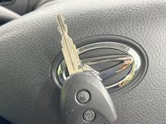 【キーレス】少し離れた場所からでもボタン一つでドアの開錠・施錠ができるのでとっても便利！ドアの鍵穴周りに傷をつけることもありません♪ 3