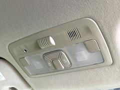 【両側パワースライドドア】スマートキーや運転席のスイッチで後席両側スライドドアの開閉が可能♪電動だから力を入れてドアを開ける必要が無く、小さなお子様でも簡単に開け閉めでき快適です♪ 5