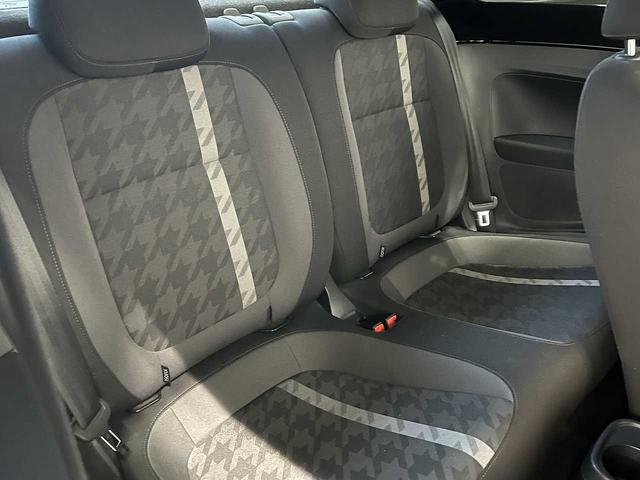 ザ・ビートル デザイン　禁煙車　純正ナビ　地デジＴＶ　Ｂｌｕｅｔｏｏｔｈ　バックカメラ　ＥＴＣ　クルースコントロール　スマートキー　ディスチャージヘッドライト（6枚目）