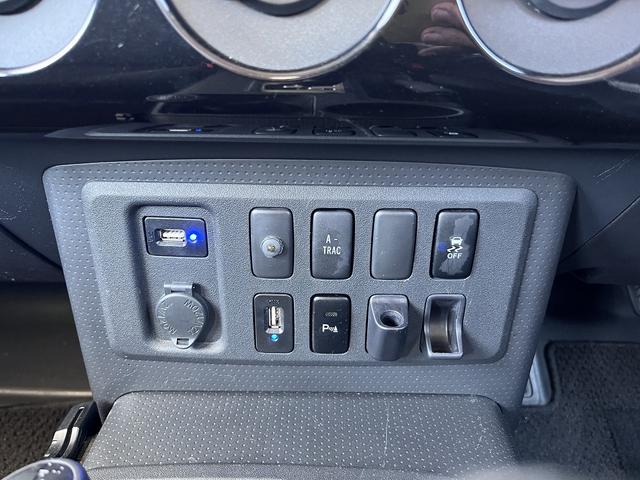 ＦＪクルーザー ベースグレード　車検整備付　保証付　純正メモリーナビ　Ｂｌｕｅｔｏｏｔｈ　ＵＳＢ端子　バックカメラ　ルームミラータイプドライブレコーダー　リアクリアランスソナー　キーレス　ブラック／白ツートン　社外アルミ（18枚目）
