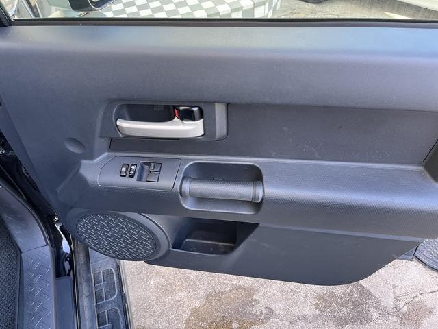 ＦＪクルーザー ベースグレード　車検整備付　保証付　純正メモリーナビ　Ｂｌｕｅｔｏｏｔｈ　ＵＳＢ端子　バックカメラ　ルームミラータイプドライブレコーダー　リアクリアランスソナー　キーレス　ブラック／白ツートン　社外アルミ（20枚目）