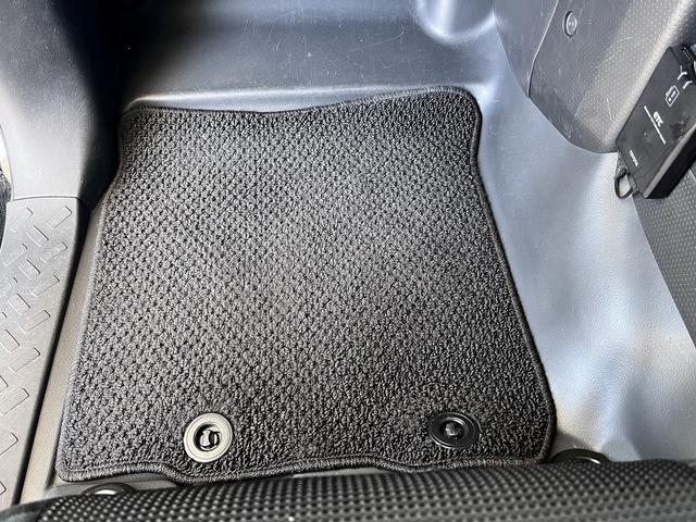 ＦＪクルーザー ベースグレード　車検整備付　保証付　純正メモリーナビ　Ｂｌｕｅｔｏｏｔｈ　ＵＳＢ端子　バックカメラ　ルームミラータイプドライブレコーダー　リアクリアランスソナー　キーレス　ブラック／白ツートン　社外アルミ（64枚目）