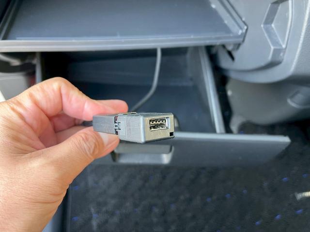 ワゴンRスティングレー リミテッド 整備付 禁煙車 社外メモリーナビ バックカメラ 地デジTV Bluetooth DVD USB端子 社外スピーカー ディスチャージヘッドライト ハーグレザー調シート プッシュスタート スマートキー(10枚目)