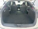 こちらが、先ほど言っていた荷室、いわゆるラゲッジスペースです。後部座席を倒すと結構荷物が乗りそうですね。