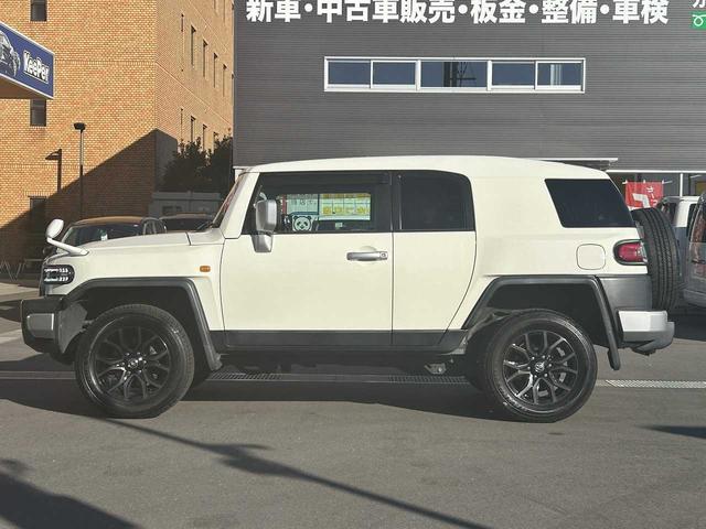 ＦＪクルーザー ベースグレード　社外ナビ　ＡＶＩＣ－ＺＨ０９　フルセグ　バックカメラ　ＥＴＣ　クルーズコントロール　クリアランスソナー　ＥＳＣ　ＬＥＤライト　キーレスエントリー　ドラレコ　ハイラックス純正１８インチアルミホイール（13枚目）