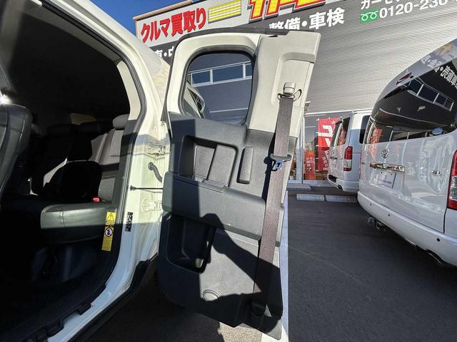 ＦＪクルーザー ベースグレード　社外ナビ　ＡＶＩＣ－ＺＨ０９　フルセグ　バックカメラ　ＥＴＣ　クルーズコントロール　クリアランスソナー　ＥＳＣ　ＬＥＤライト　キーレスエントリー　ドラレコ　ハイラックス純正１８インチアルミホイール（61枚目）