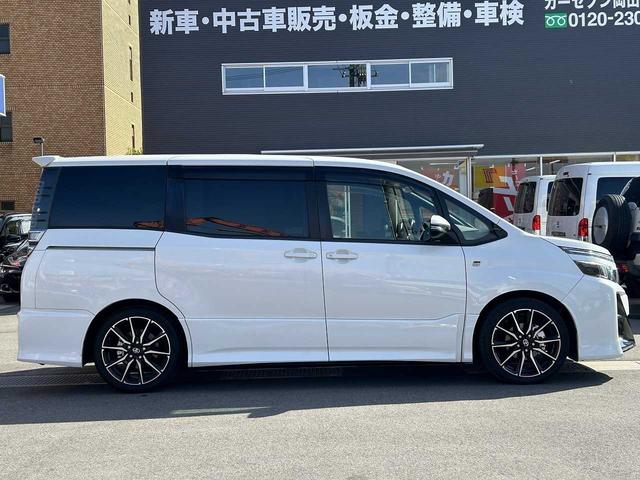 ヴォクシー ZS GRスポーツ GR専用フルエアロ・シート・ステアリング・18インチアルミ 両側電動スライドドア ナビNSZN-W66T フルセグ BT ETC Bカメラ ウーファー・ツイーター デュアルエアコン オートハイビーム(9枚目)