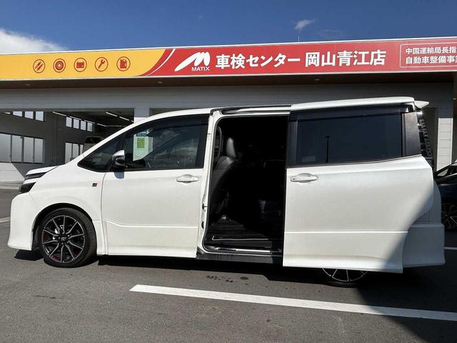 ヴォクシー ZS GRスポーツ GR専用フルエアロ・シート・ステアリング・18インチアルミ 両側電動スライドドア ナビNSZN-W66T フルセグ BT ETC Bカメラ ウーファー・ツイーター デュアルエアコン オートハイビーム(10枚目)