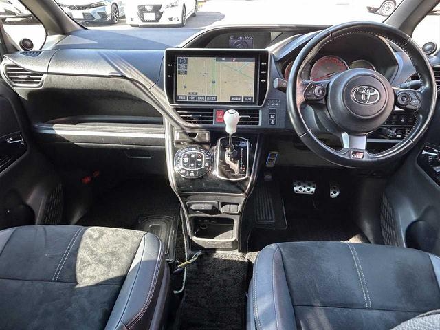 ヴォクシー ZS GRスポーツ GR専用フルエアロ・シート・ステアリング・18インチアルミ 両側電動スライドドア ナビNSZN-W66T フルセグ BT ETC Bカメラ ウーファー・ツイーター デュアルエアコン オートハイビーム(25枚目)