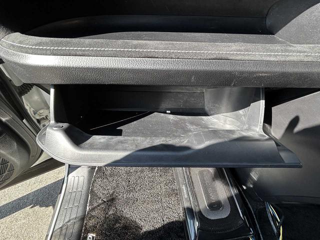 ヴォクシー ZS GRスポーツ GR専用フルエアロ・シート・ステアリング・18インチアルミ 両側電動スライドドア ナビNSZN-W66T フルセグ BT ETC Bカメラ ウーファー・ツイーター デュアルエアコン オートハイビーム(63枚目)