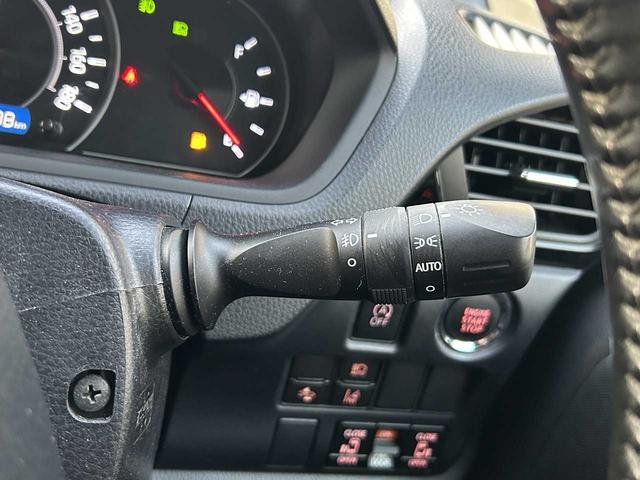 ヴォクシー ＺＳ　純正ナビＮＳＺＴ－Ｙ６６Ｔ　フルセグ　Ｂｌｕｅｔｏｏｔｈ　ＨＤＭＩ　ＵＳＢ　ＥＴＣ　クルコン　オートハイビーム　衝突軽減ブレーキ　オートリトラミラー　ＥＳＣ　レーンキープ　両側電動スライドドア（26枚目）