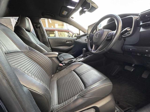 カローラスポーツ ハイブリッドＧ　フルセグ　Ｂｌｕｅｔｏｏｔｈ　バックカメラ　ＵＳＢ　ＥＴＣ　シートヒーター　クルコン　ＥＳＣ　レーンキープ　ＢＳＭ　ＲＣＴＡ　オートハイビーム　オートＬＥＤライト　衝突軽減ブレーキ　社外マフラー（9枚目）