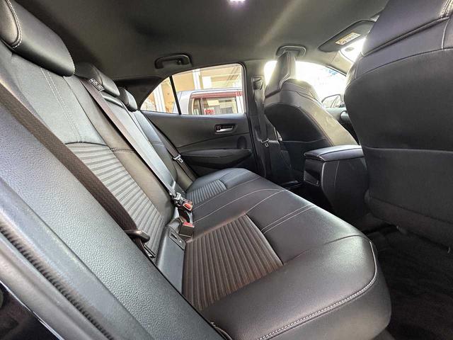 カローラスポーツ ハイブリッドＧ　フルセグ　Ｂｌｕｅｔｏｏｔｈ　バックカメラ　ＵＳＢ　ＥＴＣ　シートヒーター　クルコン　ＥＳＣ　レーンキープ　ＢＳＭ　ＲＣＴＡ　オートハイビーム　オートＬＥＤライト　衝突軽減ブレーキ　社外マフラー（12枚目）