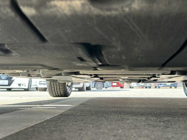 カローラスポーツ ハイブリッドＧ　フルセグ　Ｂｌｕｅｔｏｏｔｈ　バックカメラ　ＵＳＢ　ＥＴＣ　シートヒーター　クルコン　ＥＳＣ　レーンキープ　ＢＳＭ　ＲＣＴＡ　オートハイビーム　オートＬＥＤライト　衝突軽減ブレーキ　社外マフラー（17枚目）