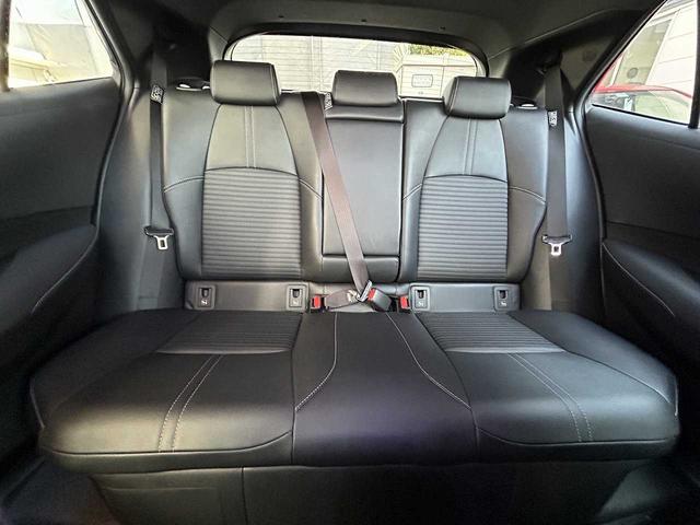 カローラスポーツ ハイブリッドＧ　フルセグ　Ｂｌｕｅｔｏｏｔｈ　バックカメラ　ＵＳＢ　ＥＴＣ　シートヒーター　クルコン　ＥＳＣ　レーンキープ　ＢＳＭ　ＲＣＴＡ　オートハイビーム　オートＬＥＤライト　衝突軽減ブレーキ　社外マフラー（20枚目）