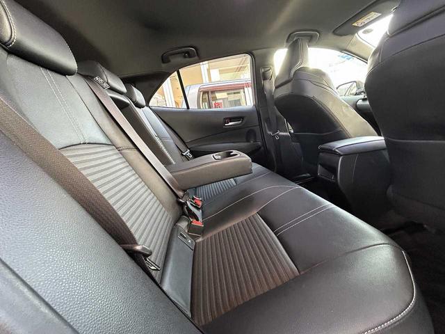 カローラスポーツ ハイブリッドＧ　フルセグ　Ｂｌｕｅｔｏｏｔｈ　バックカメラ　ＵＳＢ　ＥＴＣ　シートヒーター　クルコン　ＥＳＣ　レーンキープ　ＢＳＭ　ＲＣＴＡ　オートハイビーム　オートＬＥＤライト　衝突軽減ブレーキ　社外マフラー（35枚目）