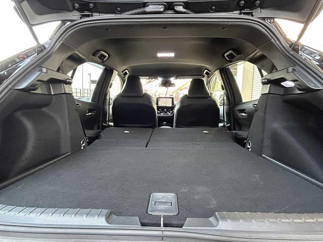 カローラスポーツ ハイブリッドＧ　フルセグ　Ｂｌｕｅｔｏｏｔｈ　バックカメラ　ＵＳＢ　ＥＴＣ　シートヒーター　クルコン　ＥＳＣ　レーンキープ　ＢＳＭ　ＲＣＴＡ　オートハイビーム　オートＬＥＤライト　衝突軽減ブレーキ　社外マフラー（37枚目）