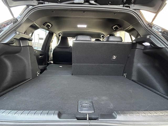 カローラスポーツ ハイブリッドＧ　フルセグ　Ｂｌｕｅｔｏｏｔｈ　バックカメラ　ＵＳＢ　ＥＴＣ　シートヒーター　クルコン　ＥＳＣ　レーンキープ　ＢＳＭ　ＲＣＴＡ　オートハイビーム　オートＬＥＤライト　衝突軽減ブレーキ　社外マフラー（38枚目）