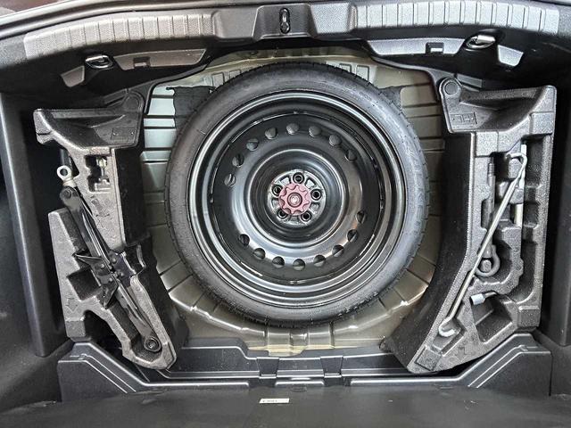 カローラスポーツ ハイブリッドＧ　フルセグ　Ｂｌｕｅｔｏｏｔｈ　バックカメラ　ＵＳＢ　ＥＴＣ　シートヒーター　クルコン　ＥＳＣ　レーンキープ　ＢＳＭ　ＲＣＴＡ　オートハイビーム　オートＬＥＤライト　衝突軽減ブレーキ　社外マフラー（40枚目）