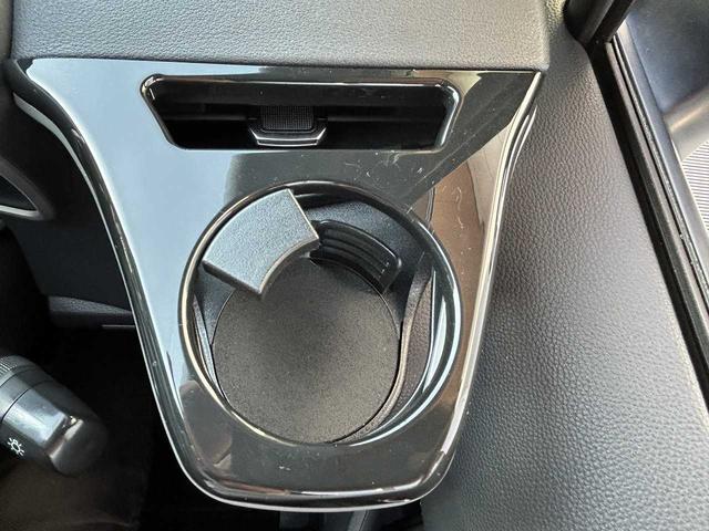 カローラスポーツ ハイブリッドＧ　フルセグ　Ｂｌｕｅｔｏｏｔｈ　バックカメラ　ＵＳＢ　ＥＴＣ　シートヒーター　クルコン　ＥＳＣ　レーンキープ　ＢＳＭ　ＲＣＴＡ　オートハイビーム　オートＬＥＤライト　衝突軽減ブレーキ　社外マフラー（56枚目）