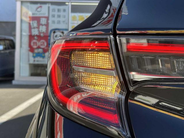 カローラスポーツ ハイブリッドＧ　フルセグ　Ｂｌｕｅｔｏｏｔｈ　バックカメラ　ＵＳＢ　ＥＴＣ　シートヒーター　クルコン　ＥＳＣ　レーンキープ　ＢＳＭ　ＲＣＴＡ　オートハイビーム　オートＬＥＤライト　衝突軽減ブレーキ　社外マフラー（63枚目）