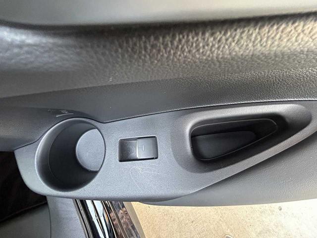 カローラスポーツ ハイブリッドＧ　フルセグ　Ｂｌｕｅｔｏｏｔｈ　バックカメラ　ＵＳＢ　ＥＴＣ　シートヒーター　クルコン　ＥＳＣ　レーンキープ　ＢＳＭ　ＲＣＴＡ　オートハイビーム　オートＬＥＤライト　衝突軽減ブレーキ　社外マフラー（68枚目）