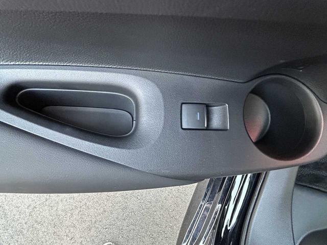 カローラスポーツ ハイブリッドＧ　フルセグ　Ｂｌｕｅｔｏｏｔｈ　バックカメラ　ＵＳＢ　ＥＴＣ　シートヒーター　クルコン　ＥＳＣ　レーンキープ　ＢＳＭ　ＲＣＴＡ　オートハイビーム　オートＬＥＤライト　衝突軽減ブレーキ　社外マフラー（72枚目）