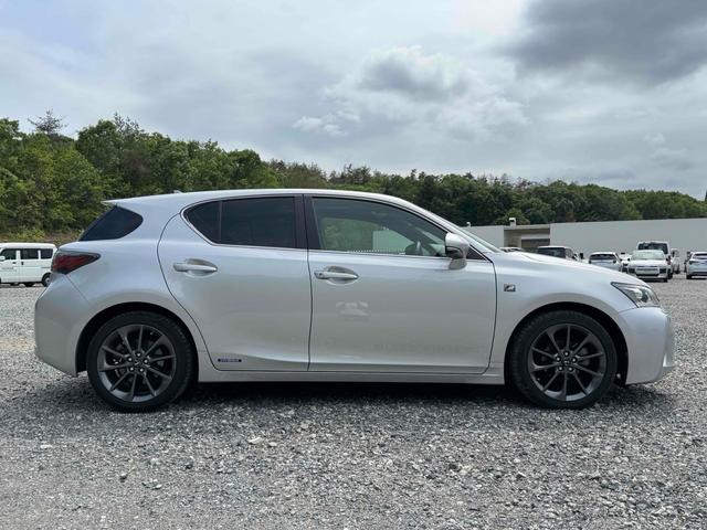 ＣＴ ＣＴ２００ｈ　Ｆスポーツ　禁煙車／１２ヶ月保証／安全装置／ナビ／Ｂｌｕｅｔｏｏｔｈ／ＤＶＤ再生／バックモニター／サンルーフ／スマートキー／ＥＴＣ／フルセグＴＶ／パワーシート／シートヒーター（8枚目）