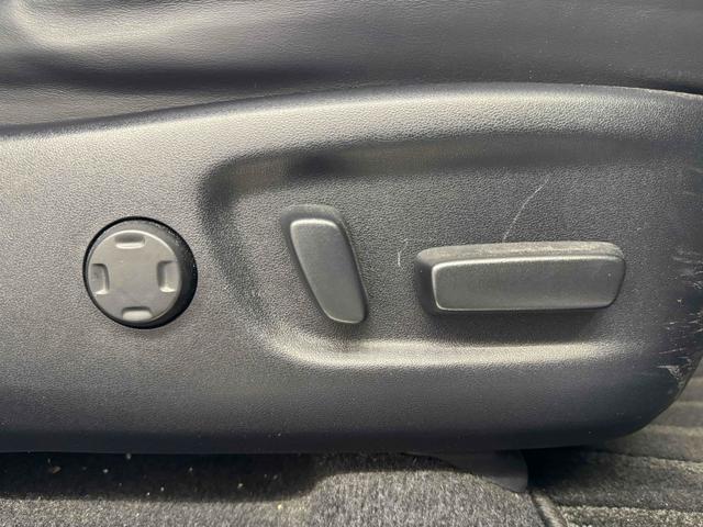 ハリアーハイブリッド プログレス　メタル　アンド　レザーパッケージ　ワンオーナー／禁煙車／１２ヶ月保証／安全装置／ナビ／Ｂｌｕｅｔｏｏｔｈ／スマートキー／フルセグＴＶ／パノラミックビュー／クルーズコントロール／パワーバックドア／パワーシート／シートエアコン（13枚目）