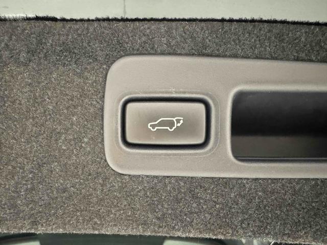 ハリアーハイブリッド プログレス　メタル　アンド　レザーパッケージ　ワンオーナー／禁煙車／１２ヶ月保証／安全装置／ナビ／Ｂｌｕｅｔｏｏｔｈ／スマートキー／フルセグＴＶ／パノラミックビュー／クルーズコントロール／パワーバックドア／パワーシート／シートエアコン（14枚目）