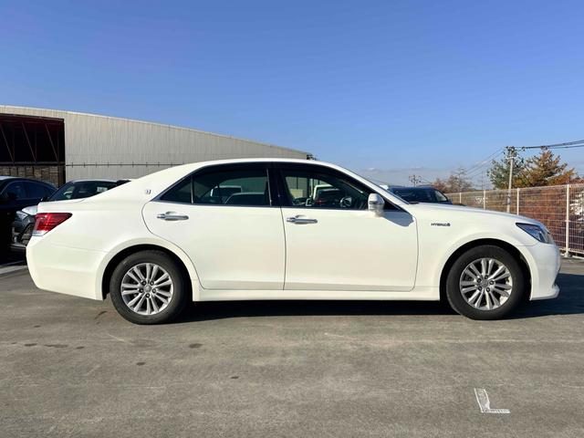 クラウンハイブリッド ロイヤルサルーン　ワンオーナー／禁煙車／１２ヶ月保証／ナビ／Ｂｌｕｅｔｏｏｔｈ／スマートキー／フルセグＴＶ／クルーズコントロール／パワーシート／シートヒーター／ステアリングヒーター（8枚目）