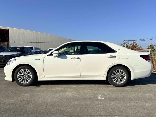 クラウンハイブリッド ロイヤルサルーン　ワンオーナー／禁煙車／１２ヶ月保証／ナビ／Ｂｌｕｅｔｏｏｔｈ／スマートキー／フルセグＴＶ／クルーズコントロール／パワーシート／シートヒーター／ステアリングヒーター（9枚目）