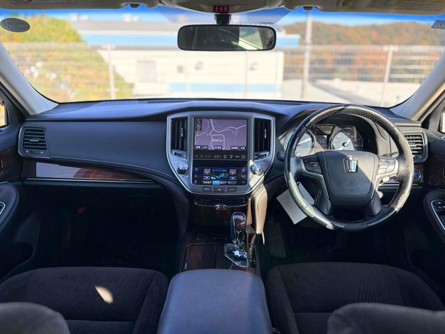 クラウンハイブリッド ロイヤルサルーン　ワンオーナー／禁煙車／１２ヶ月保証／ナビ／Ｂｌｕｅｔｏｏｔｈ／スマートキー／フルセグＴＶ／クルーズコントロール／パワーシート／シートヒーター／ステアリングヒーター（10枚目）