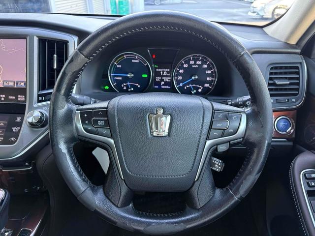 クラウンハイブリッド ロイヤルサルーン　ワンオーナー／禁煙車／１２ヶ月保証／ナビ／Ｂｌｕｅｔｏｏｔｈ／スマートキー／フルセグＴＶ／クルーズコントロール／パワーシート／シートヒーター／ステアリングヒーター（22枚目）