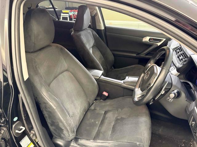 CT CT200h バージョンC 12ヶ月保証/ナビ/Bluetooth/スマートキー/フルセグTV/クルーズコントロール/シートヒーター/ドライブレコーダー/バックカメラ/ETC/アルミホイール(14枚目)